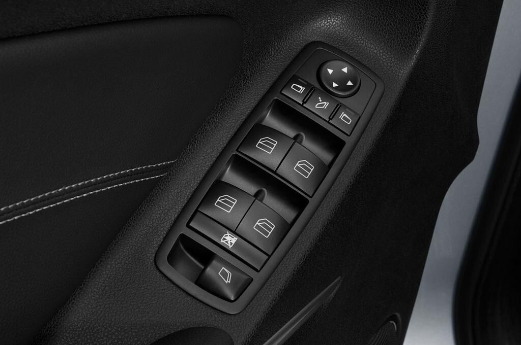 Mercedes Gl-Class (Baujahr 2011) - 5 Türen Bedienungselemente Tür