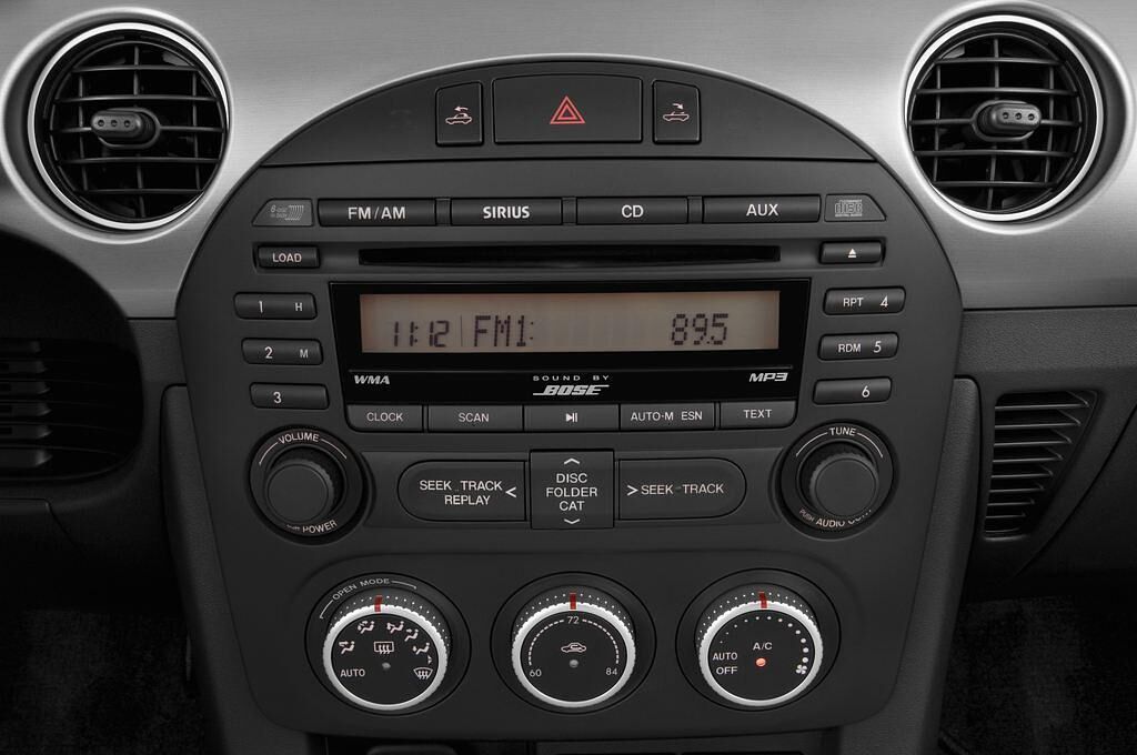Mazda MX-5 (Baujahr 2010) - 2 Türen Radio und Infotainmentsystem