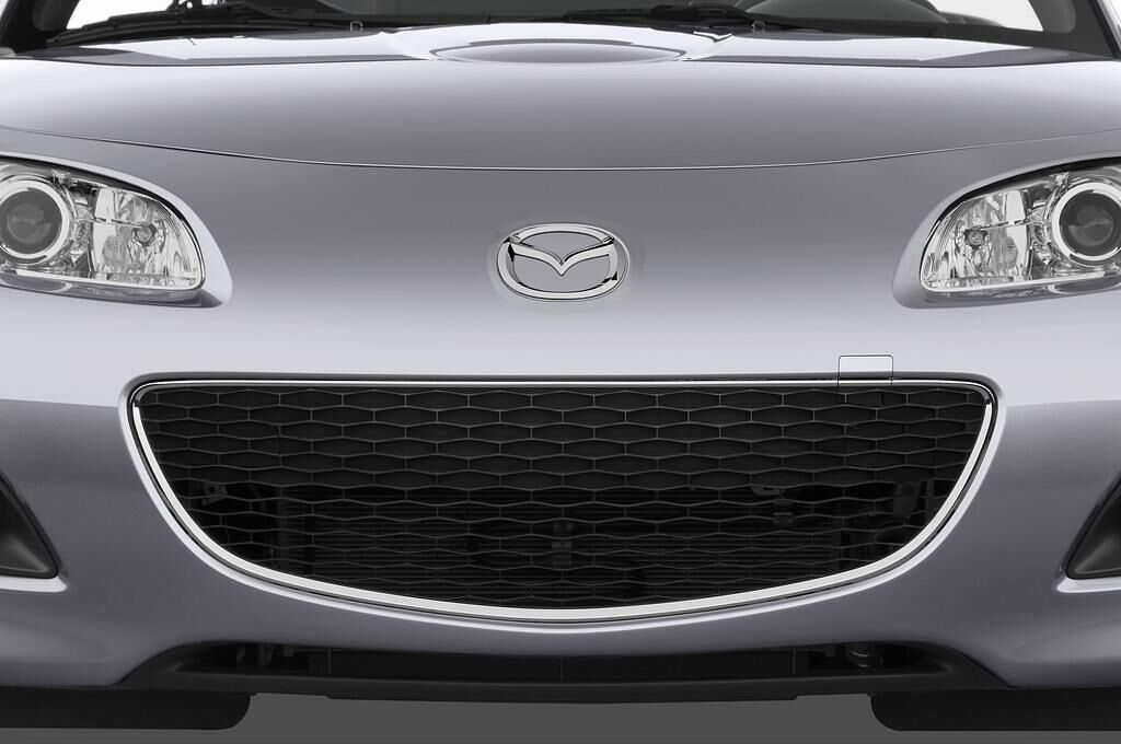 Mazda MX-5 (Baujahr 2010) - 2 Türen Kühlergrill und Scheinwerfer