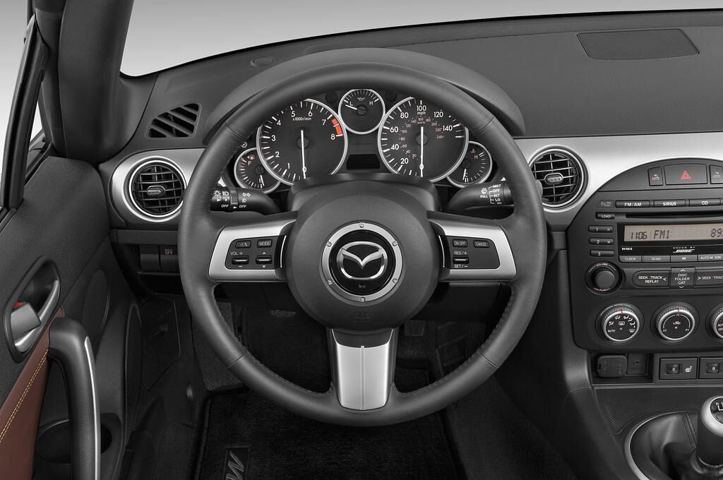 Mazda MX-5 (Baujahr 2010) - 2 Türen Lenkrad