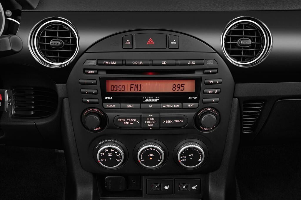Mazda MX-5 (Baujahr 2013) Sports-Line 2 Türen Radio und Infotainmentsystem
