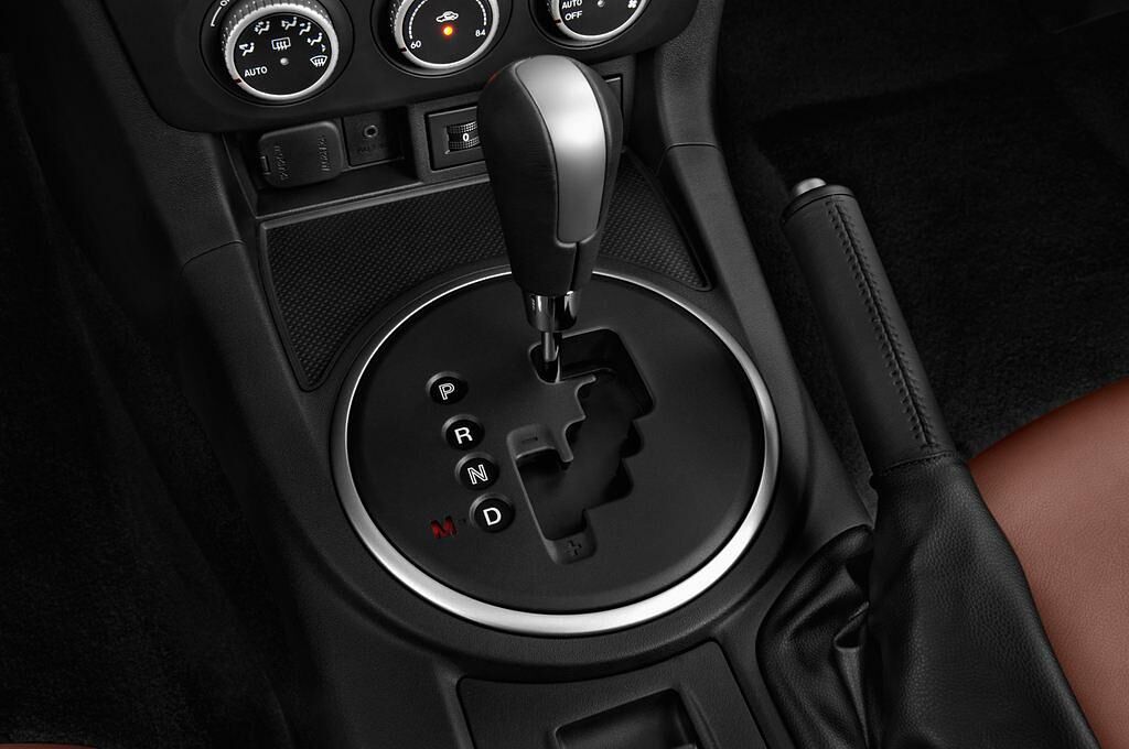 Mazda MX-5 (Baujahr 2013) Sports-Line 2 Türen Schalthebel