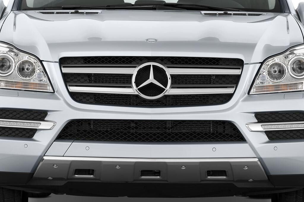 Mercedes Gl-Class (Baujahr 2011) - 5 Türen Kühlergrill und Scheinwerfer