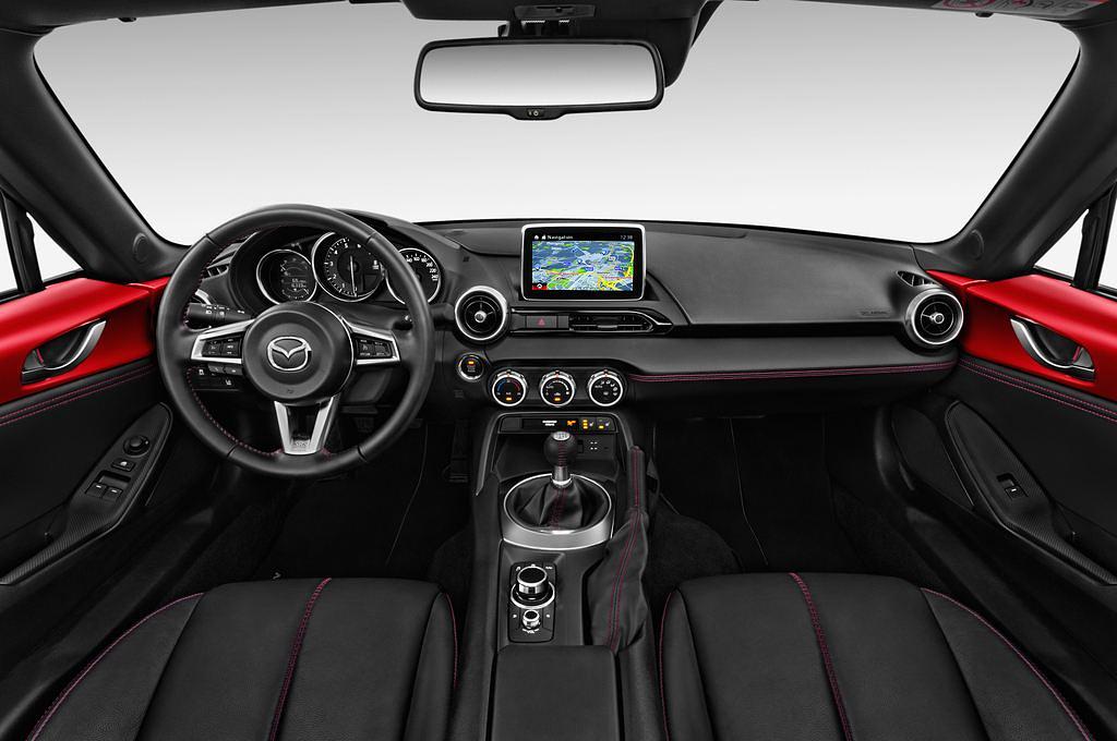 Mazda MX-5 (Baujahr 2016) Exclusive Line 2 Türen Cockpit und Innenraum