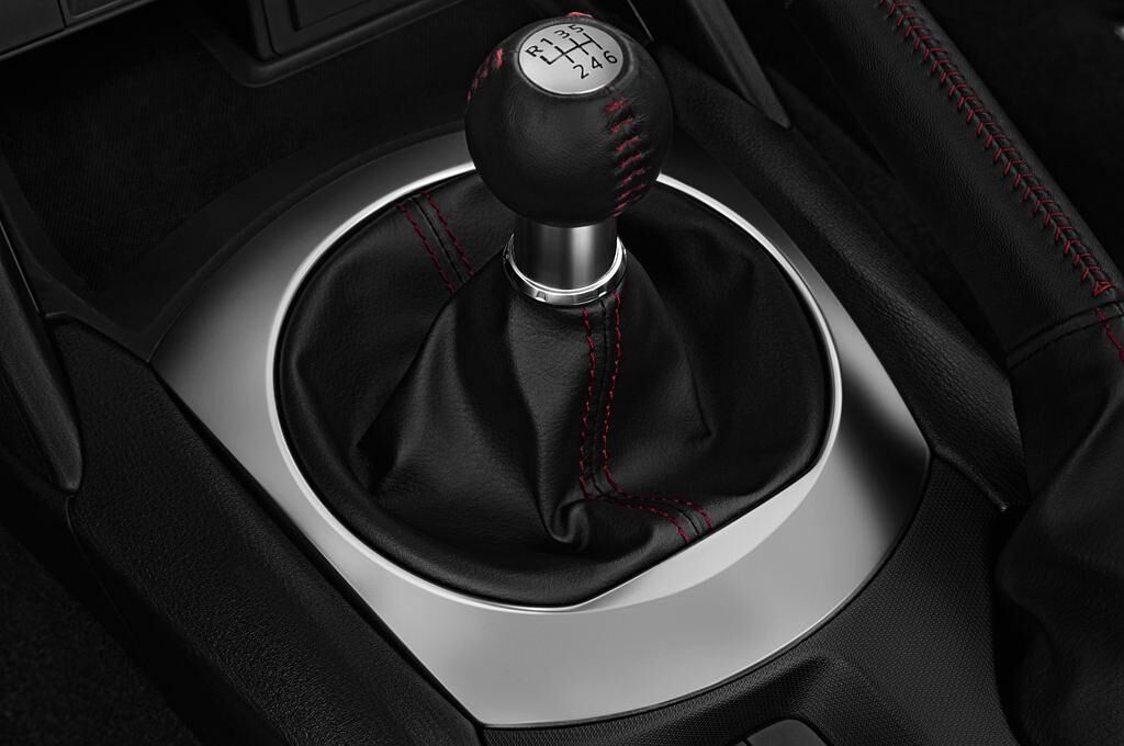 Mazda MX-5 (Baujahr 2016) Exclusive Line 2 Türen Schalthebel