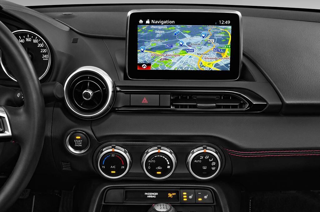Mazda MX-5 (Baujahr 2016) Exclusive Line 2 Türen Mittelkonsole
