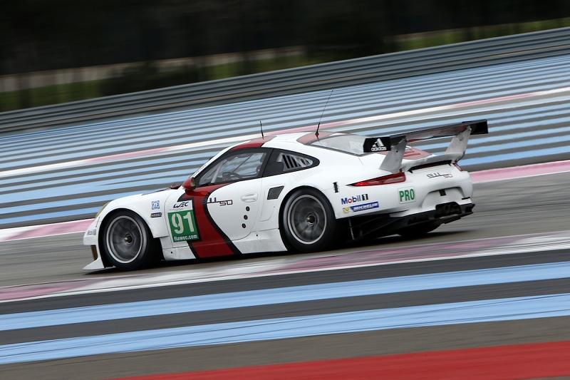 In den Kurven liegt der Porsche 911 RSR wesentlich ruhiger als das Vorjahresmodell