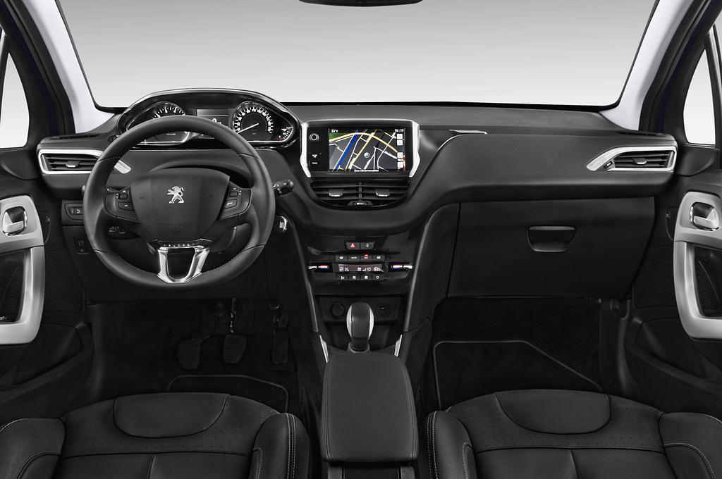 Peugeot 208 (Baujahr 2012) Allure 3 Türen Cockpit und Innenraum