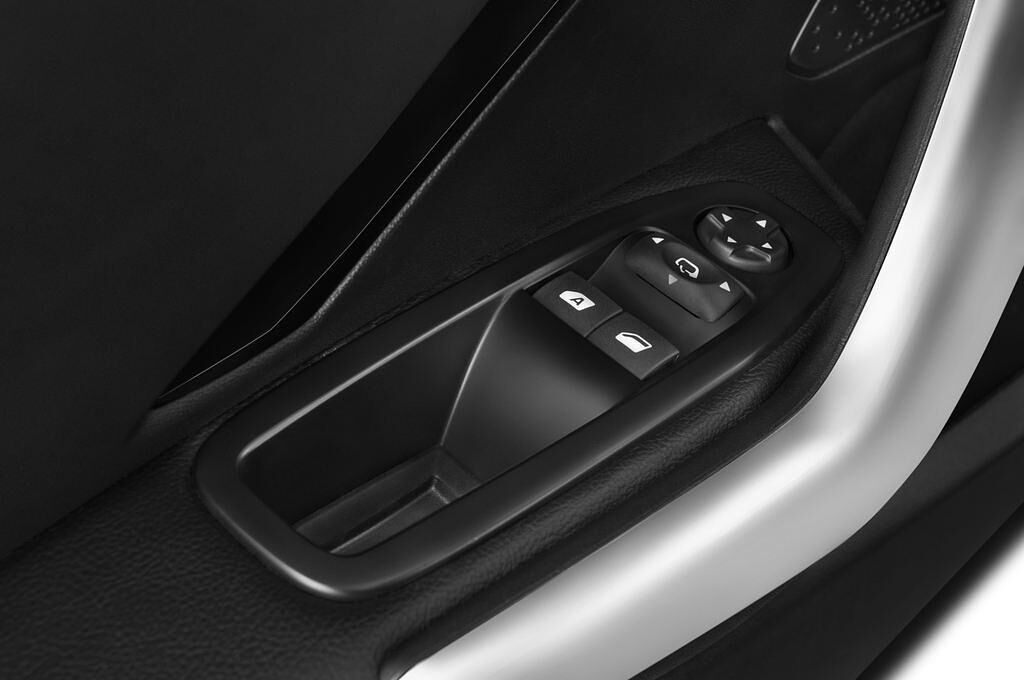 Peugeot 208 (Baujahr 2012) Allure 3 Türen Bedienungselemente Tür