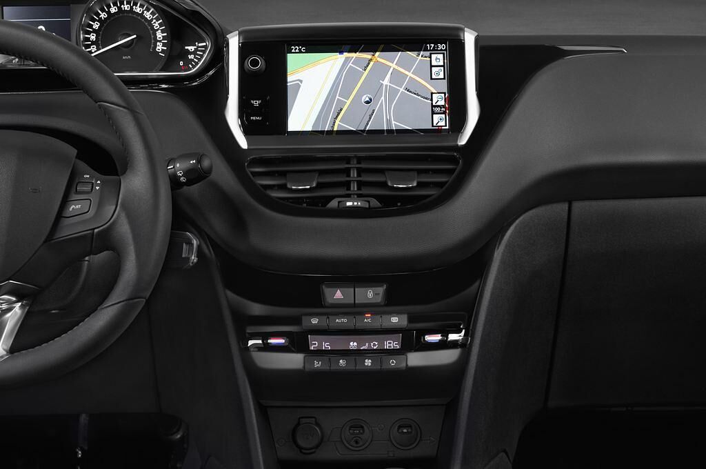 Peugeot 208 (Baujahr 2012) Allure 3 Türen Mittelkonsole