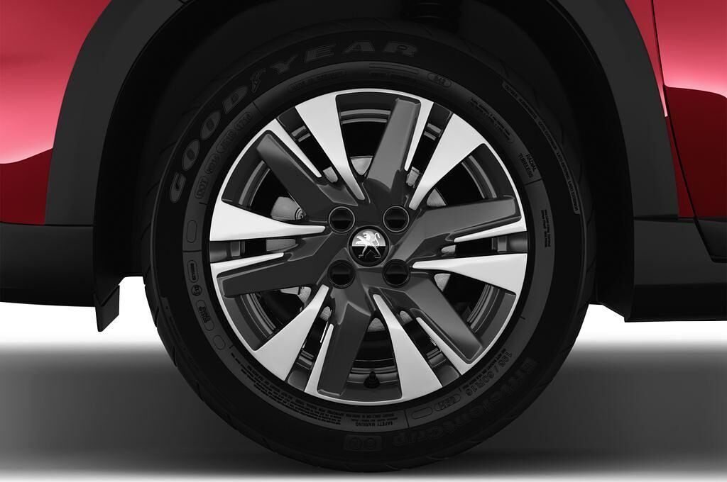 Peugeot 2008 (Baujahr 2017) Allure 5 Türen Reifen und Felge