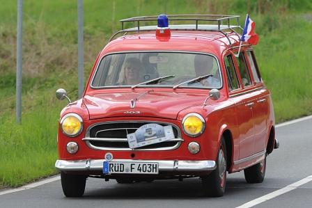 Ein Feuerwehrwagen vom Typ 403 auf dem Peugeot Oldtimertreffen Koblenz 2012