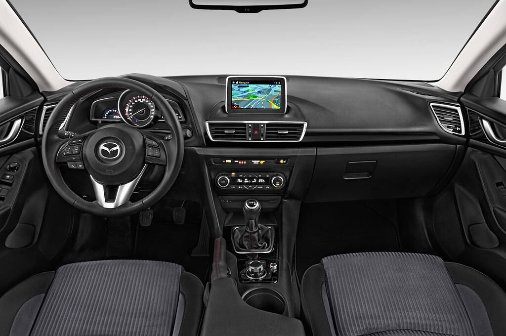 Mazda Mazda3 (Baujahr 2014) Center-Line 5 Türen Cockpit und Innenraum