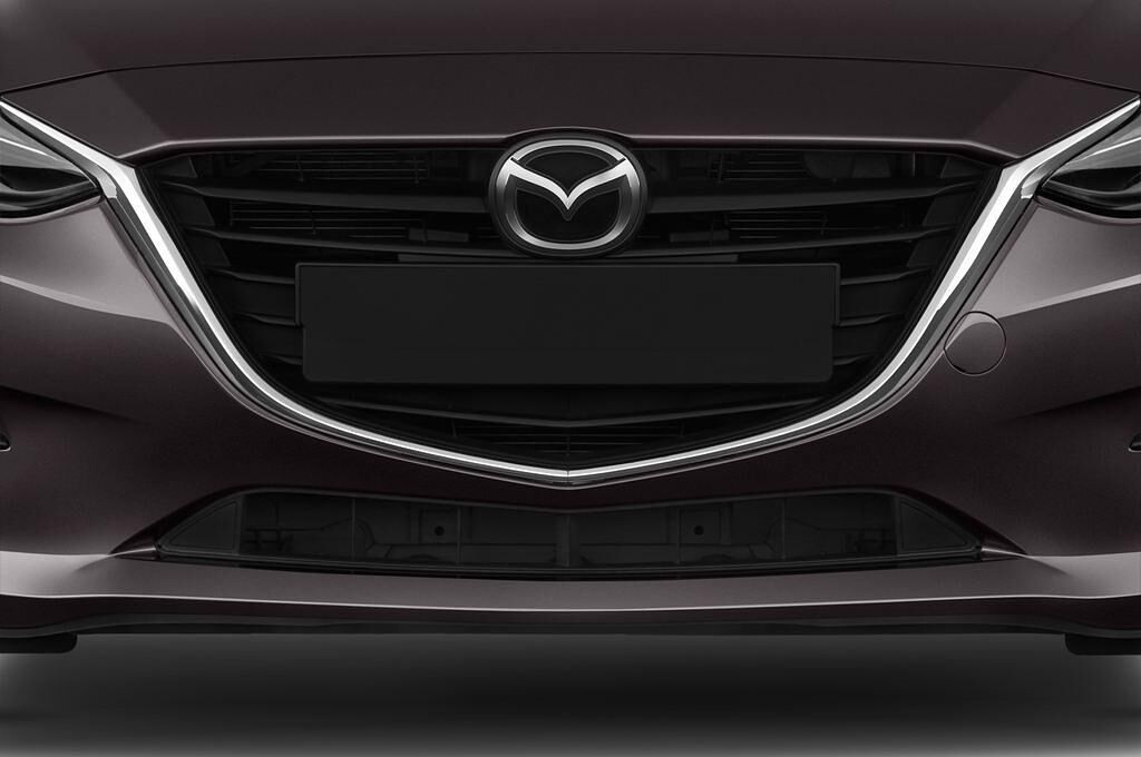 Mazda Mazda3 (Baujahr 2014) Center-Line 5 Türen Kühlergrill und Scheinwerfer