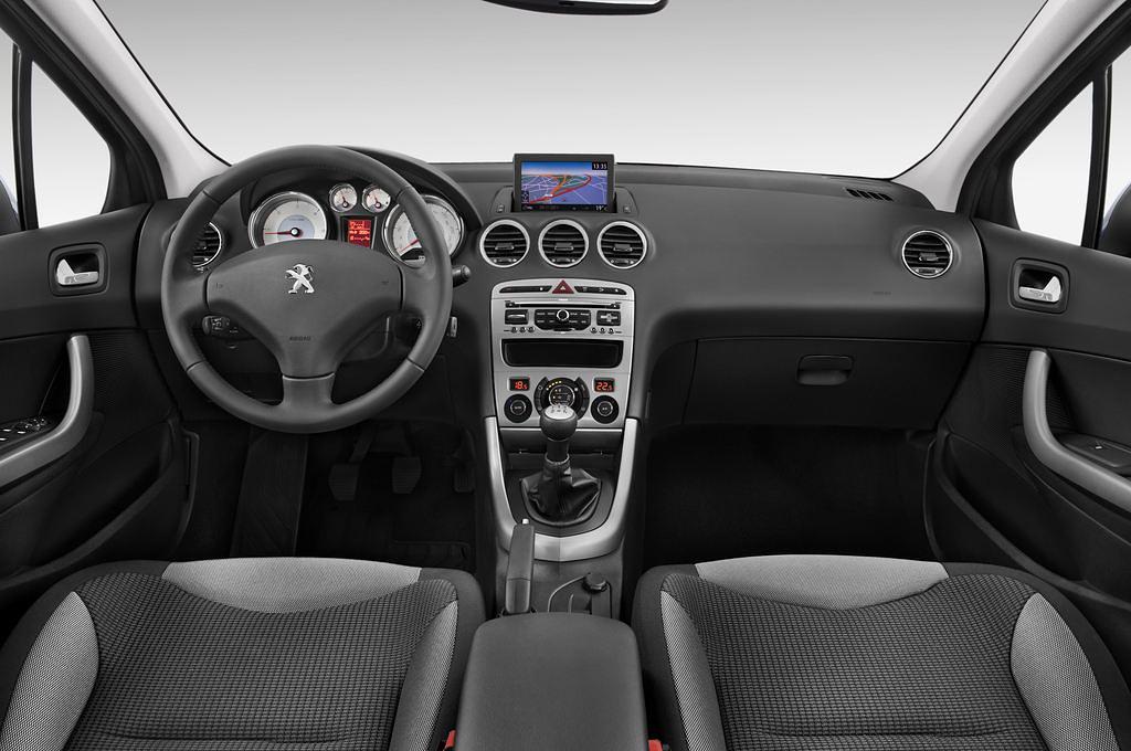 Peugeot 308 (Baujahr 2011) Allure 5 Türen Cockpit und Innenraum