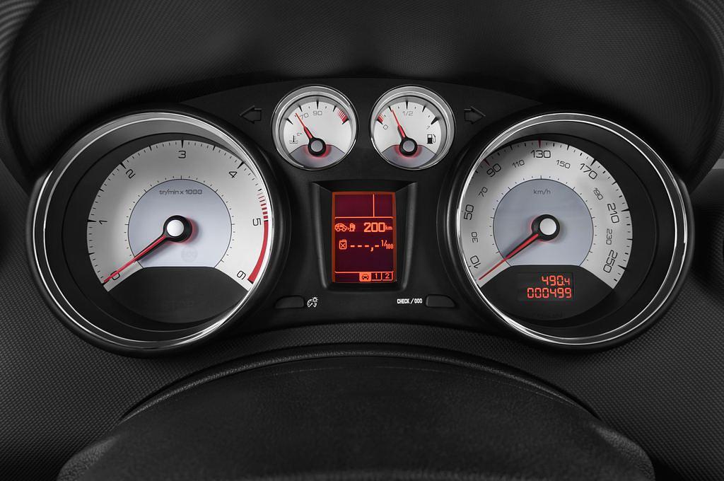 Peugeot 308 (Baujahr 2011) Allure 5 Türen Tacho und Fahrerinstrumente