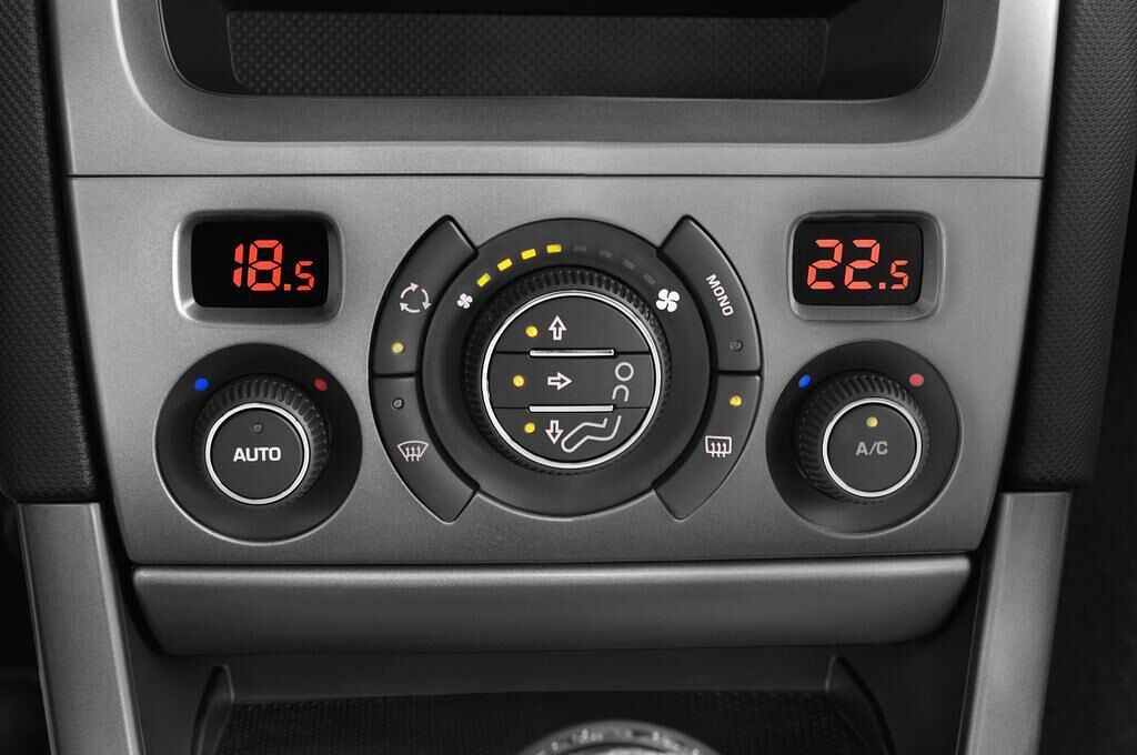Peugeot 308 (Baujahr 2011) Allure 5 Türen Temperatur und Klimaanlage