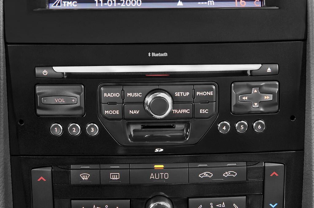 Peugeot 407 (Baujahr 2010) - 4 Türen Radio und Infotainmentsystem