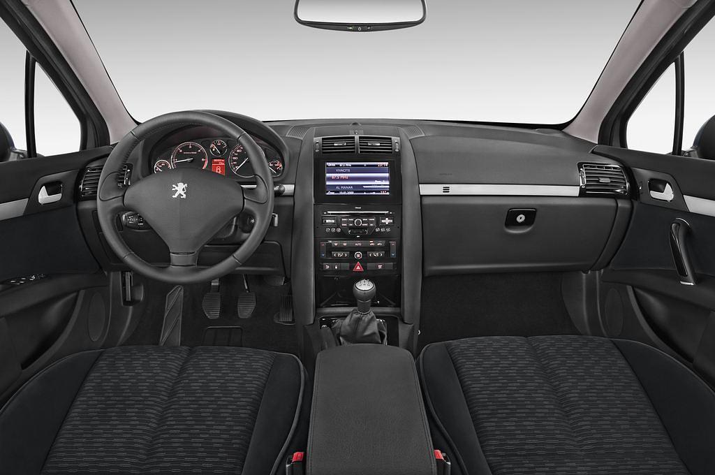 Peugeot 407 (Baujahr 2010) - 4 Türen Cockpit und Innenraum