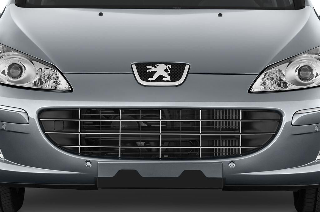 Peugeot 407 (Baujahr 2010) - 4 Türen Kühlergrill und Scheinwerfer