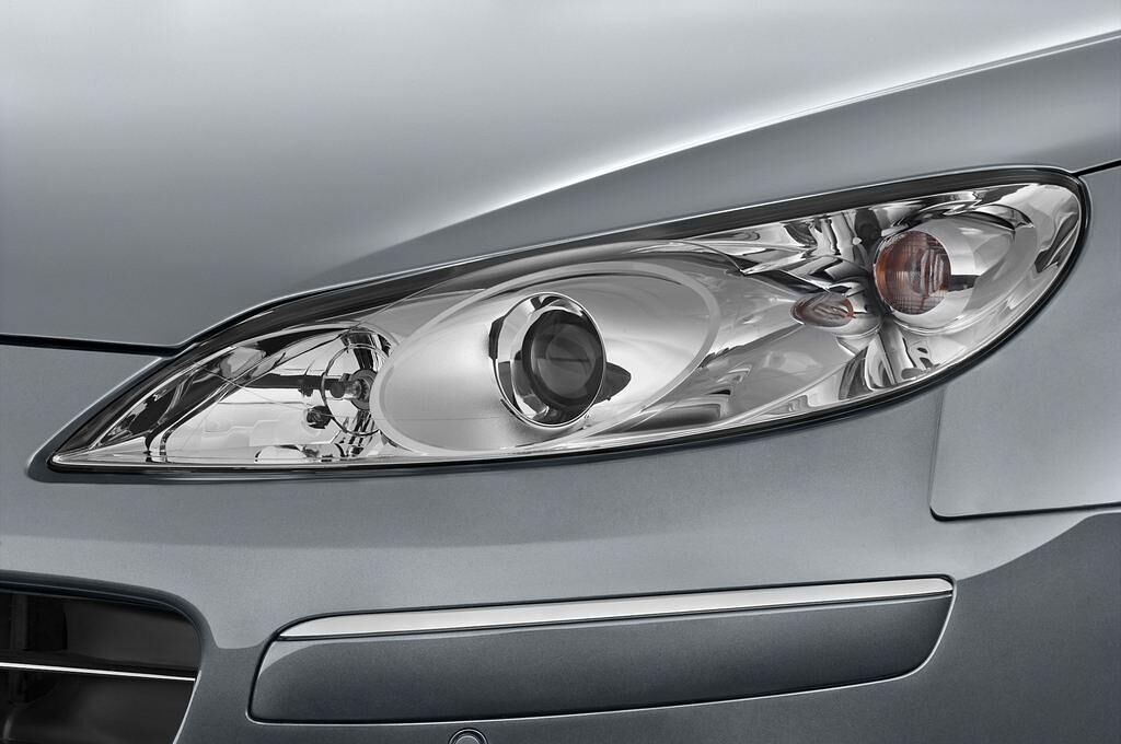 Peugeot 407 (Baujahr 2010) - 4 Türen Scheinwerfer