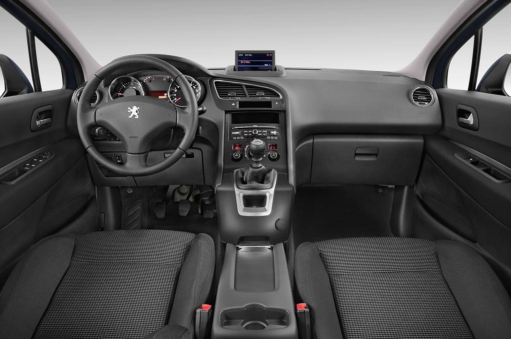 Peugeot 5008 (Baujahr 2010) Premium 5 Türen Cockpit und Innenraum