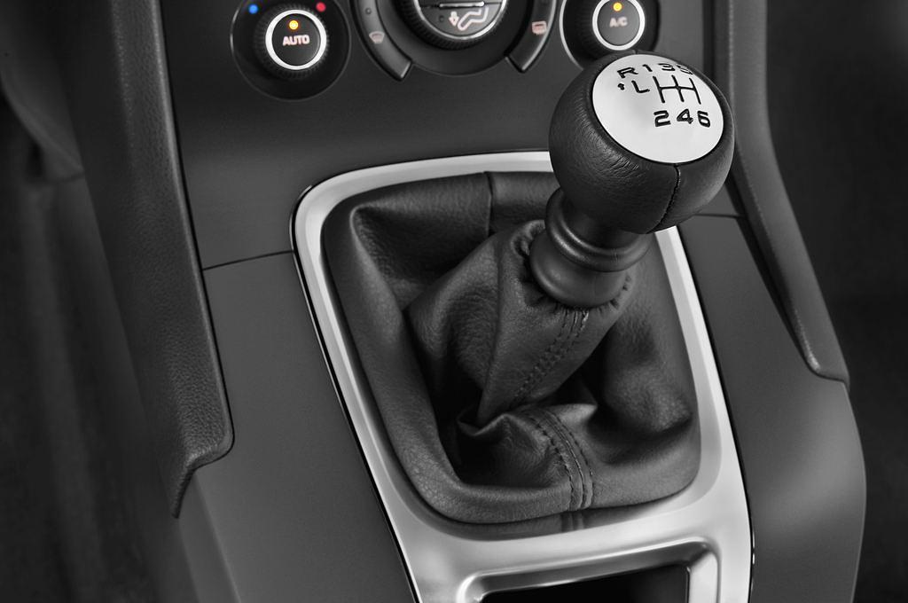 Peugeot 5008 (Baujahr 2010) Premium 5 Türen Schalthebel