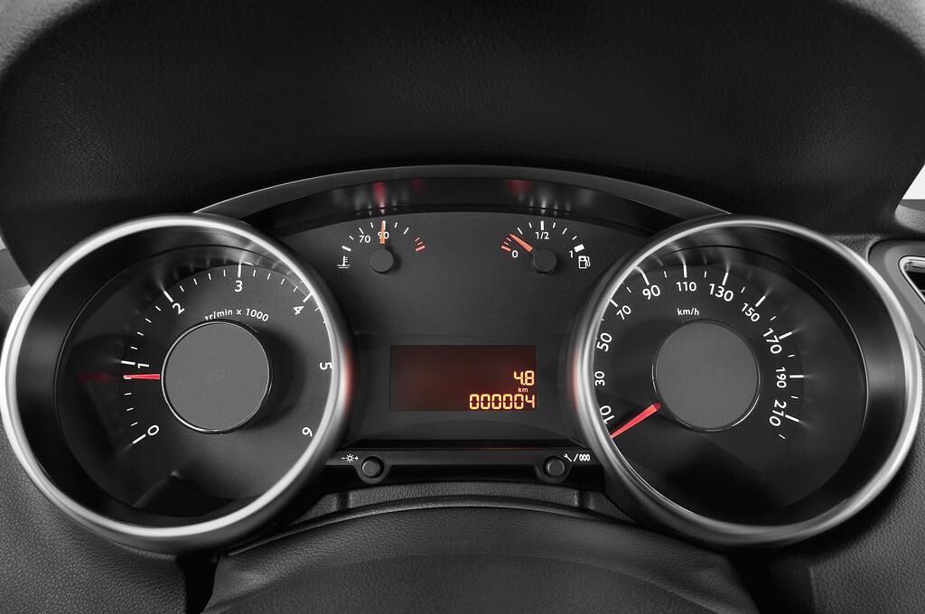 Peugeot 5008 (Baujahr 2010) Premium 5 Türen Tacho und Fahrerinstrumente