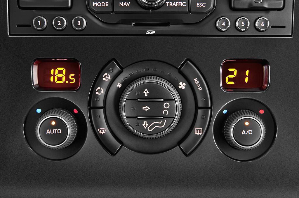 Peugeot 5008 (Baujahr 2010) Premium 5 Türen Temperatur und Klimaanlage