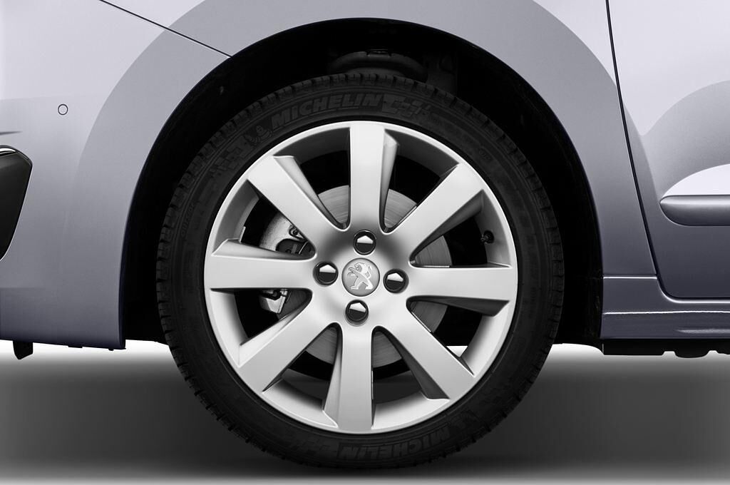 Peugeot 5008 (Baujahr 2012) Allure 5 Türen Reifen und Felge
