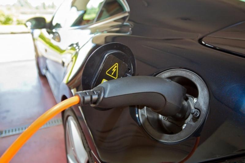 Der Fisker Karma schafft rein elektrisch rund 80 Kilometer Reichweite