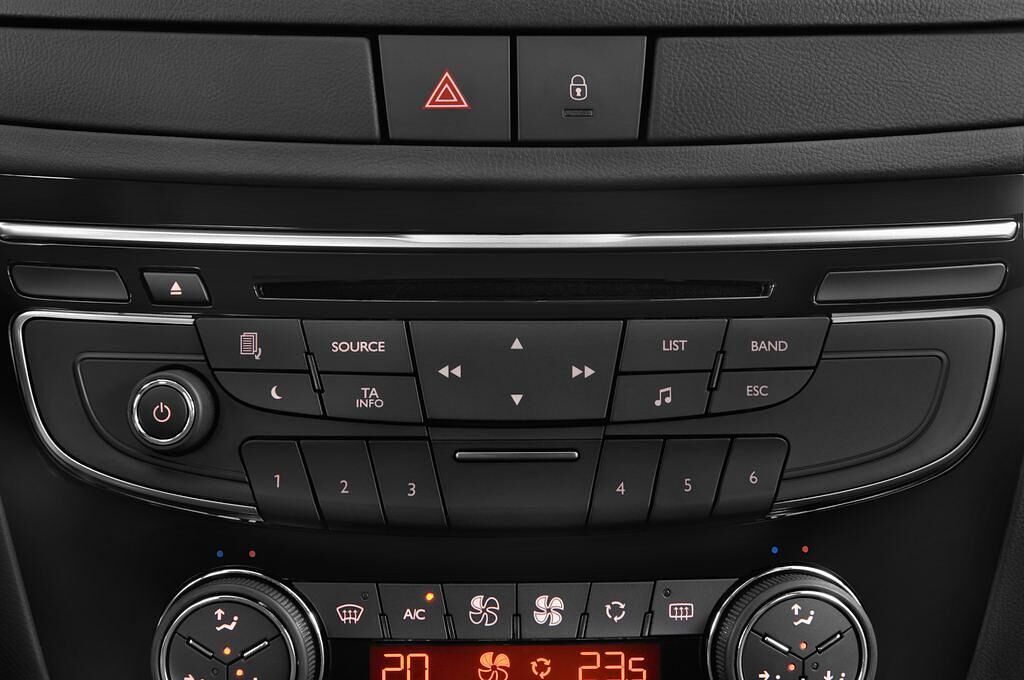 Peugeot 508 (Baujahr 2012) Allure 4 Türen Radio und Infotainmentsystem