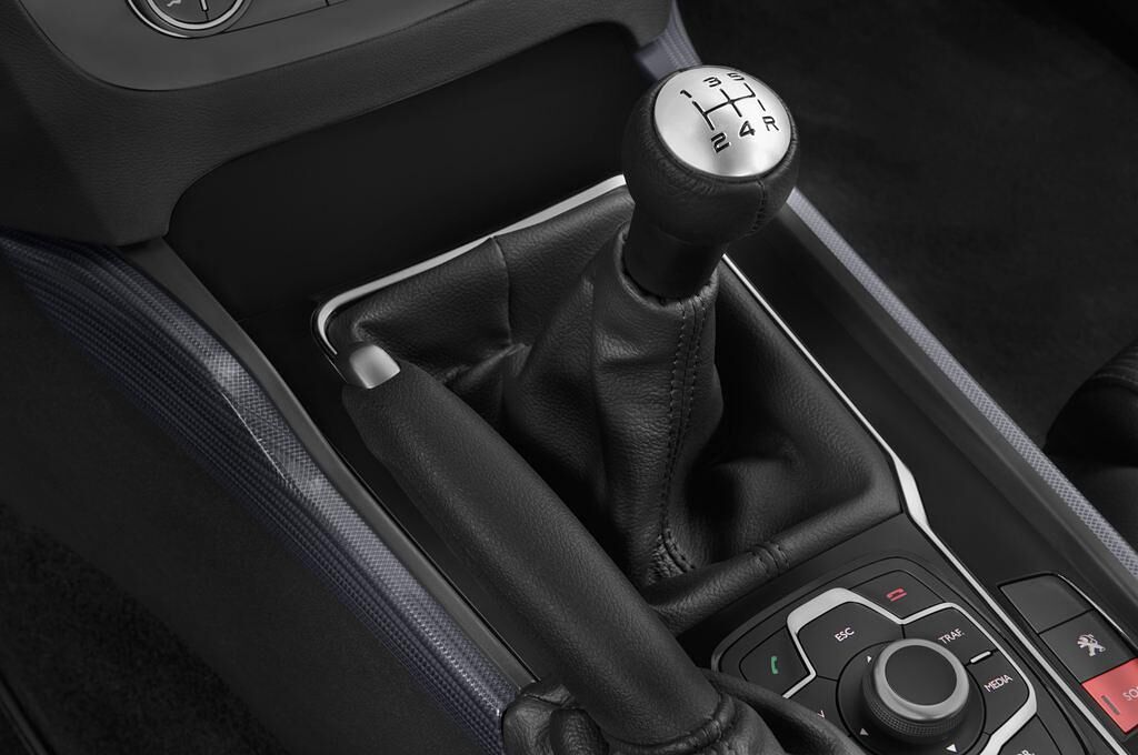 Peugeot 508 (Baujahr 2012) Allure 4 Türen Schalthebel
