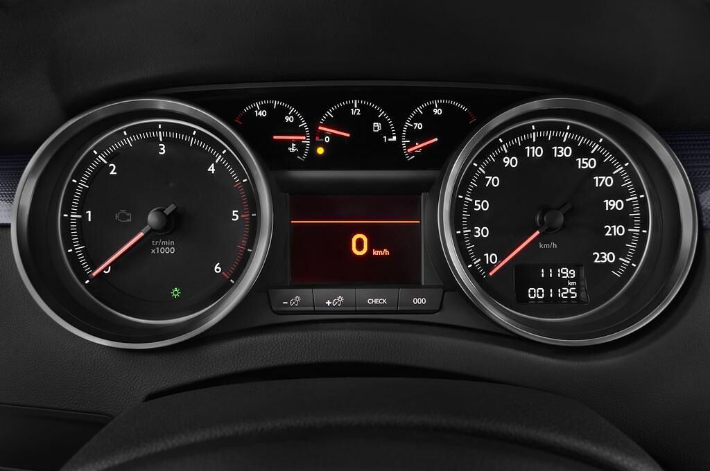 Peugeot 508 (Baujahr 2012) Allure 4 Türen Tacho und Fahrerinstrumente