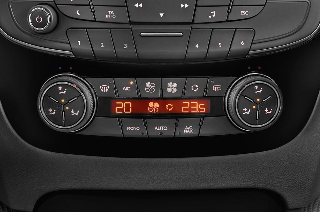 Peugeot 508 (Baujahr 2012) Allure 4 Türen Temperatur und Klimaanlage