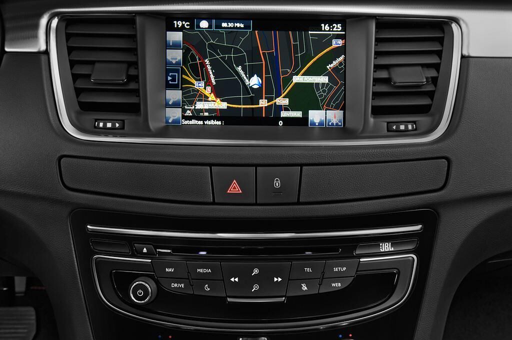 Peugeot 508 (Baujahr 2015) GT 4 Türen Radio und Infotainmentsystem