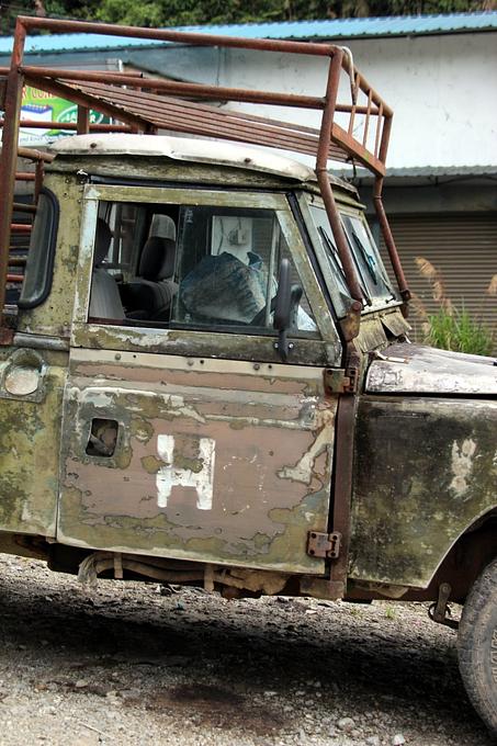 Betagte Land Rover in den Cameron Highlands von Malaysia 2013
