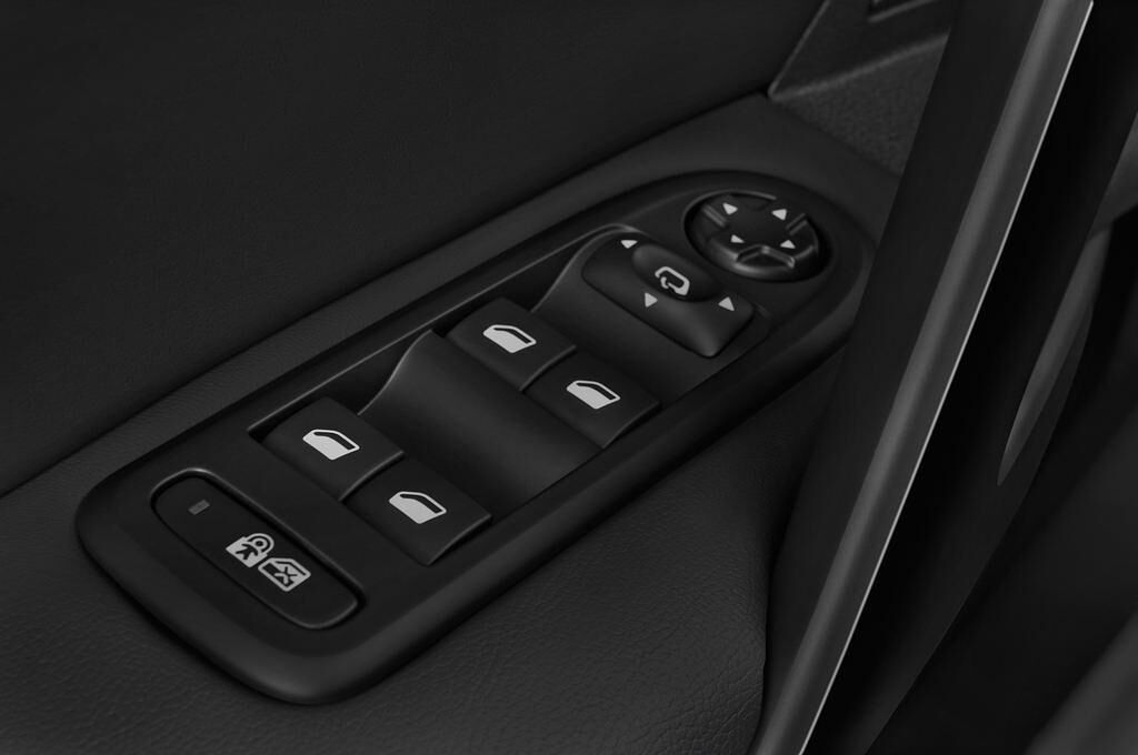 Peugeot 508 (Baujahr 2015) RXH 5 Türen Bedienungselemente Tür