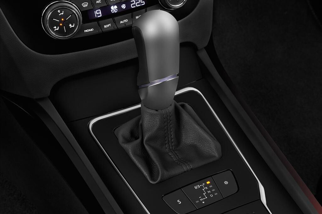 Peugeot 508 (Baujahr 2015) RXH 5 Türen Schalthebel