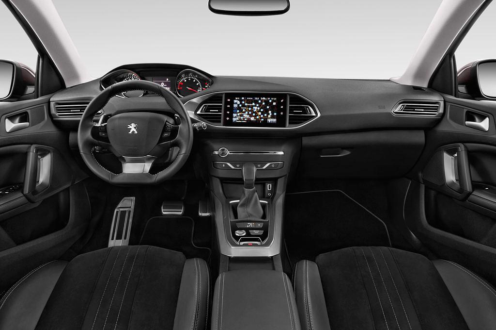 Peugeot 308 (Baujahr 2015) Allure 5 Türen Cockpit und Innenraum