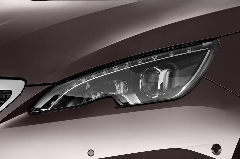 Peugeot 308 (Baujahr 2015) Allure 5 Türen Scheinwerfer