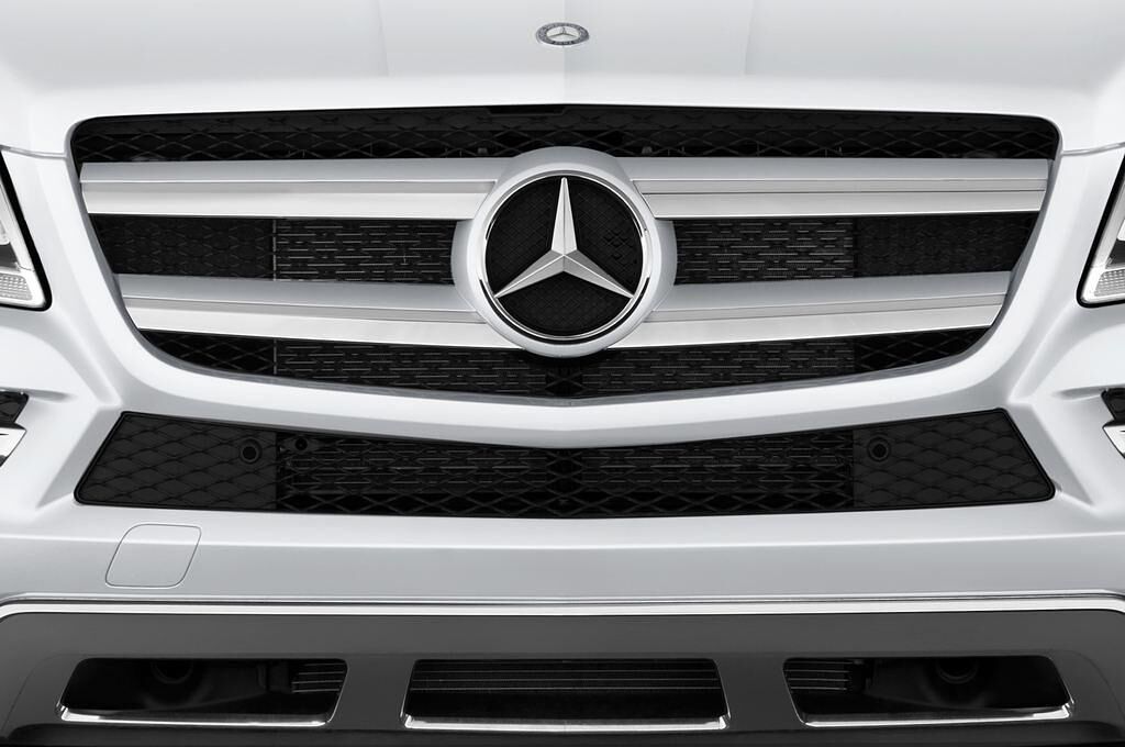 Mercedes Gl-Class (Baujahr 2013) - 5 Türen Kühlergrill und Scheinwerfer