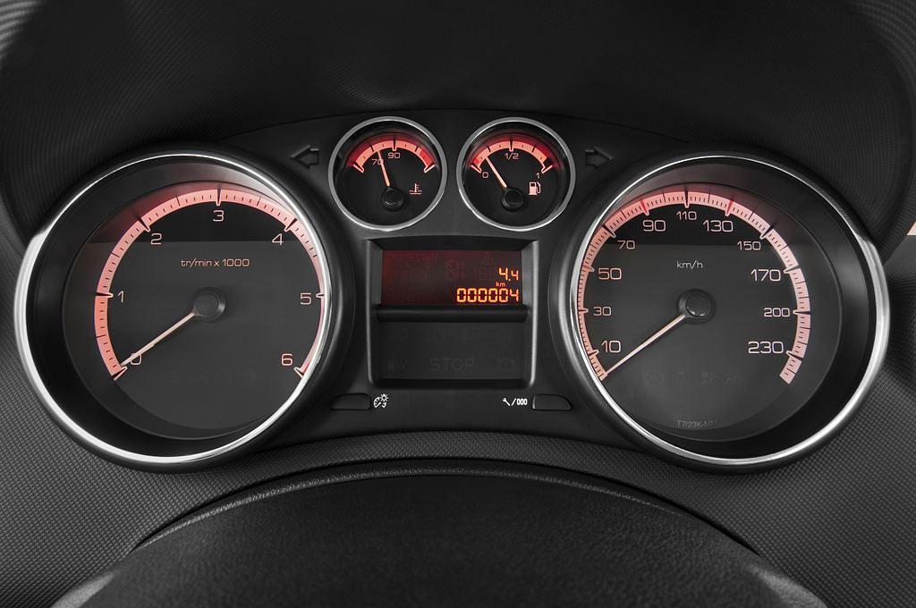 Peugeot 308 (Baujahr 2010) Platinum 5 Türen Tacho und Fahrerinstrumente