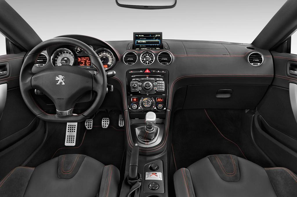 Peugeot RCZ (Baujahr 2014) R 2 Türen Cockpit und Innenraum