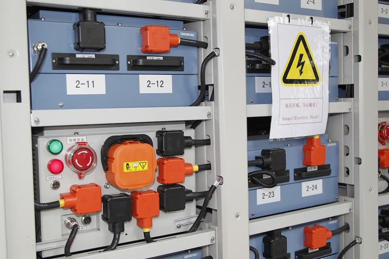 In der Nacht werden die Batterien mit günstigem Stroim geladen