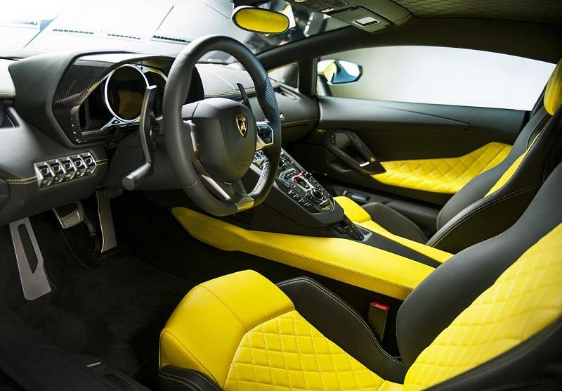 Der Innenraum des Lamborghini Aventador LP 720-4 50 Anniversario.