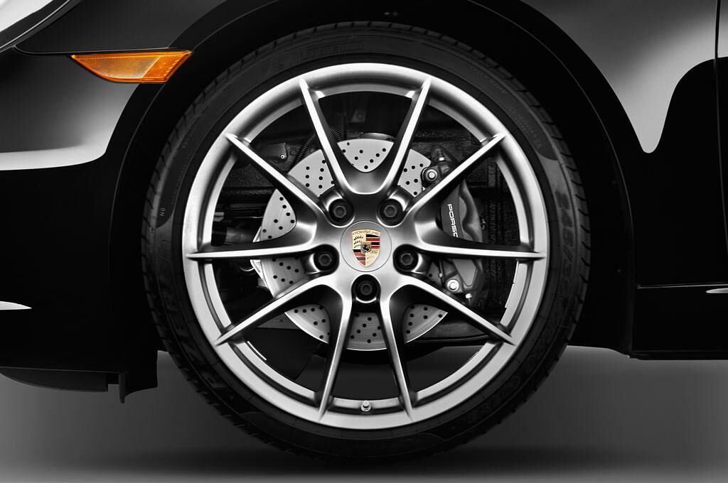 Porsche 911 (Baujahr 2013) Carrera 2 Türen Reifen und Felge
