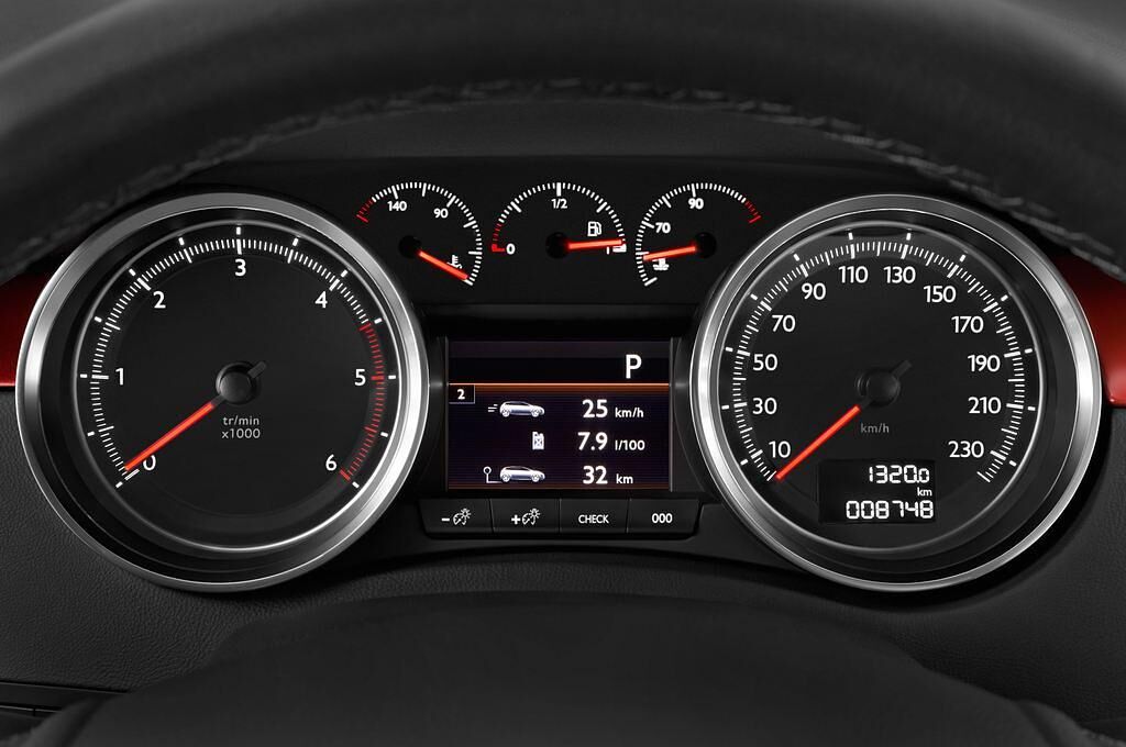 Peugeot 508 (Baujahr 2015) RXH 5 Türen Tacho und Fahrerinstrumente