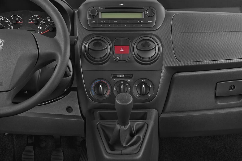 Peugeot Bipper (Baujahr 2010) - 5 Türen Mittelkonsole