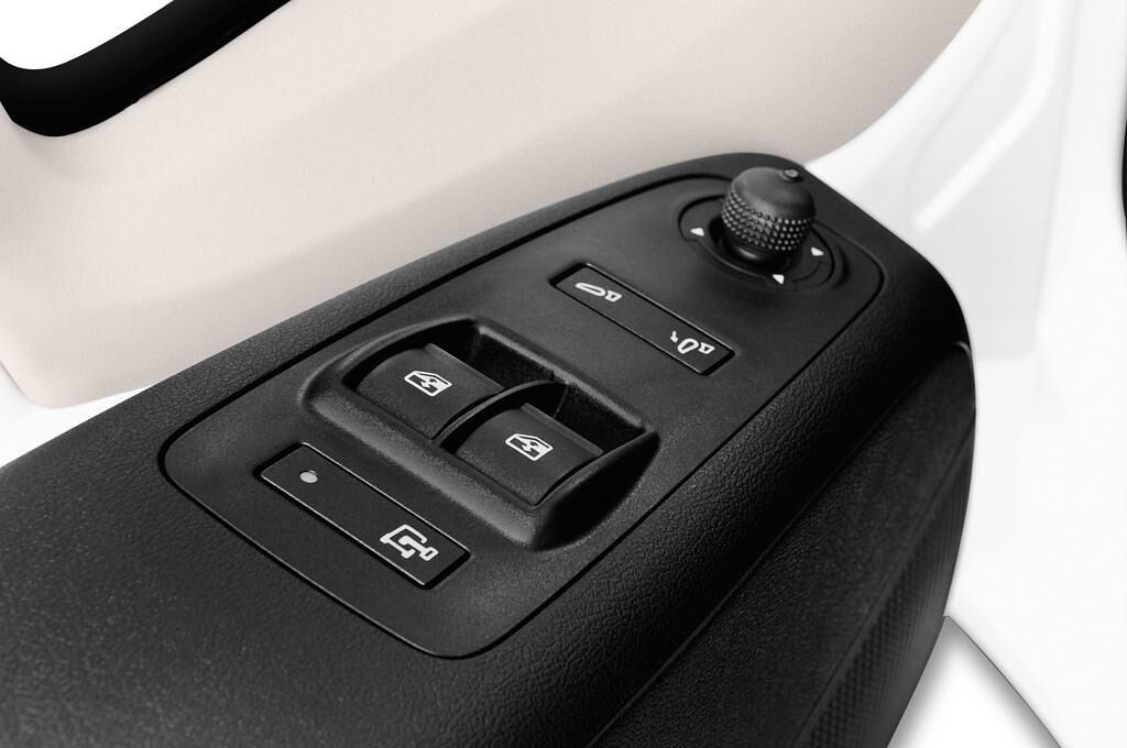 Peugeot Boxer (Baujahr 2015) 435 L4H2 2.2Hdi Komfort 4 Türen Bedienungselemente Tür